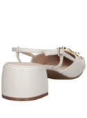 Zapato casual crema de cuero premium para mujer, combina elegancia y comodidad.