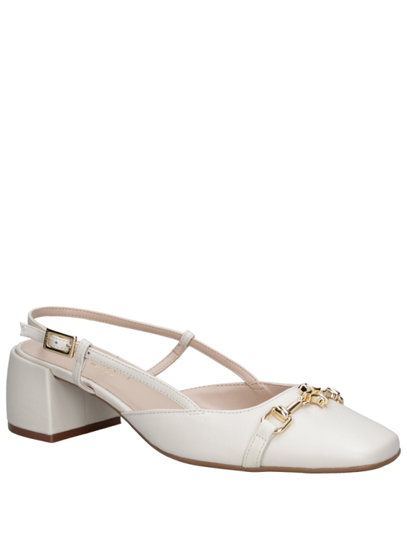 Zapato de cuero negro casual para mujer, elegante y sofisticado, ideal para eventos sociales.