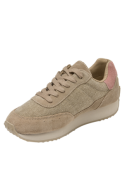 zapatilla taupe de mujer con taco plano de 2 cm y caña de 7 cm, ideal para uso diario.