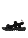 Sandalia de hombre negra, casual, en canvas, diseñada para frescura y comodidad en verano.