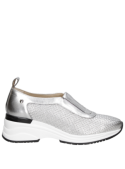 k458 zapatilla mujer plata cuero premium con taco plano y punta redonda