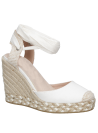 Alpargata de mujer blanca, estilo casual, adecuada para paseos urbanos o eventos veraniegos, con diseño sofisticado.