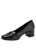 Zapato casual de cuero negro para mujer, diseñado para comodidad diaria y estilo atemporal.