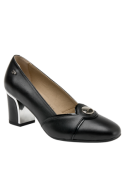 Zapato de cuero negro para mujer, ideal para un look casual, con altura de caña de 7 cm.