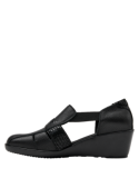 Zapato casual de cuero negro para mujer, con diseño atemporal y detalles en cuero de alta calidad.