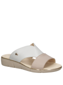 Sandalia casual beige de cuero para mujer con diseño anatómico y taco plano de 4 cm.