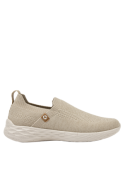 Zapatilla beige casual de mujer, diseño moderno y juvenil, ideal para actividades diarias.