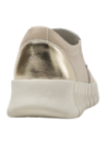 zapatilla beige de cuero, materiales ligeros y alta calidad, perfectas para un uso prolongado diario.