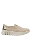 zapatilla beige de cuero para mujer, estilo casual, ideal para actividades diarias con comodidad superior.
