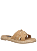 Sandalia casual de cuero camel para mujer con punta abierta y taco plano de 2 cm.