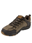 Zapatilla outdoor taupe de cuero para hombre, diseño con taco plano y punta redonda.
