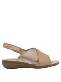 Sandalia beige casual de mujer con taco plano de 3.5 cm, mezcla de cuero y textil para un verano cómodo.