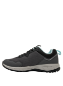 zapatilla de mujer gris estilo running con caña de 4.5 cm y diseño aventurero