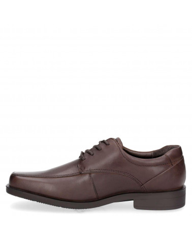 Zapato de cuero café con microperforaciones AIRFLOW, ideal para frescura diaria.