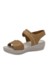 Sandalia casual de cuero camel, plantilla cómoda y forro suave para uso prolongado.