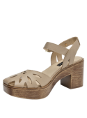 Calzado casual de mujer en cuero beige, sandalia con taco bloque de 6 cm y punta redonda.