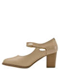 Elegante zapato beige de cuero para mujer, perfecto para jornadas laborales.