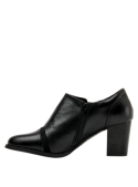 Zapato de mujer negro en cuero, diseño clásico y moderno, perfecto para el trabajo o eventos especiales.