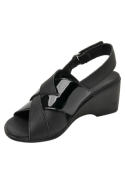 Sandalia casual negra de cuero para mujer, ideal para el verano, con taco cuña y punta abierta.