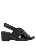 Sandalia negra de cuero para mujer con taco cuña de 6 cm, estilo casual y punta abierta.