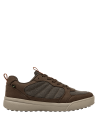 Zapatilla casual café de hombre en canvas con punta redonda y suela de excelente agarre.