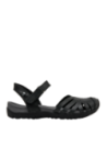 Sandalia negra de cuero para mujer, estilo casual, con taco plano de 3 cm y suela de buen agarre.