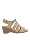 Sandalia beige de cuero para mujer con taco cuña de 5.5 cm y punta abierta, estilo casual.