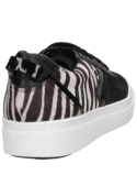 Zapatilla urbana de mujer, cuero premium, caña de 6 cm, diseño animal print.
