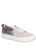 Zapatilla gris para mujer en cuero premium, con punta redonda y forro de microfibra suave.