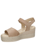 Punta abierta de sandalia beige de cuero para mujer, combinando estilo y practicidad.