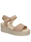 Sandalia beige de cuero para mujer con taco cuña, estilo casual, ideal para el verano.