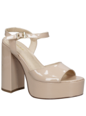 Sandalia beige de charol para mujer con taco bloque de 12 cm y punta abierta en cuero.
