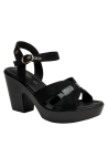 Elegante sandalia negra de mujer en textil y cuero, ideal para días de verano con estilo casual.