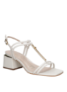 Sandalia blanca de cuero para mujer con taco bloque, diseño casual y elegante.