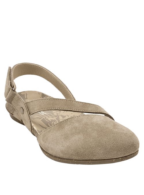Sandalia casual de cuero taupe con suela antideslizante y taco plano, perfecta para el verano.