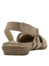 Calzado de verano en cuero taupe, estilo urbano, con forro de microfibra y punta redonda.