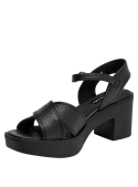 Sandalia negra de cuero para mujer, diseño casual con acabado premium y taco de 6 cm.