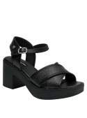 Sandalia femenina de cuero negro con taco bloque, combina estilo y confort.