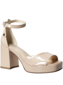 Sandalia beige de charol de cuero para mujer, con taco bloque de 8.5 cm y punta abierta elegante.
