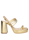 Sandalia de cuero dorado con diseño sofisticado y funcional, ideal para eventos semiformales y moda utilitaria.