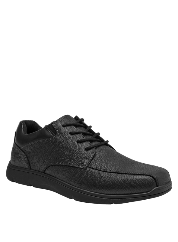 Zapato marrón versátil de cuero con diseño funcional y suela gruesa para tracción en diversas superficies.