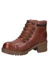 Zapato de seguridad café para mujer de cuero plena flor, ideal para entornos laborales exigentes.