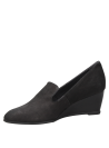 Zapato para mujer de cuero negro estilo mocasín, con diseño elegante y práctico, ideal para uso casual diario.