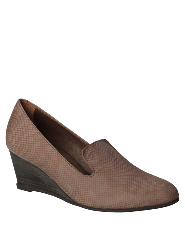 Mocasín negro de cuero para mujer, versátil y duradero, adecuado para ocasiones formales e informales.