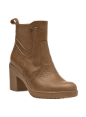 Botín chelsea de cuero camel para mujer, con caña media y tacón cuadrado, ideal para combinar con diversos estilos.