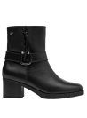 Calzado casual para mujer en cuero negro, diseño con detalle trenzado y hebilla, perfecto para múltiples looks.