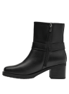 Calzado casual de cuero negro para mujer, con hebilla lateral decorativa y taco cuadrado que ofrece estabilidad y comodidad.