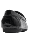 Mocasín de cuero charol negro para mujer, diseño clásico sin cordones, textura reptil, ideal para eventos semiformal.