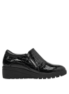 Versátil zapato para mujer, cuero negro, estilo casual con acabado imitación cocodrilo y suela antideslizante.
