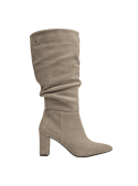 Bota taupe de cuero gamuzado para mujer, versátil para outfits casuales y formales, ideal para diversas ocasiones.